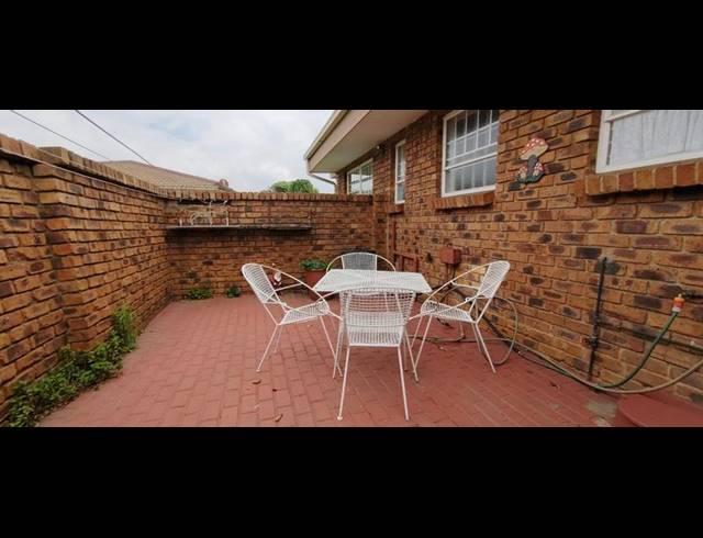 2 BEDROOM SIMPLEX FOR SALE IN NORTON PARK